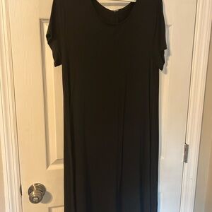 Black Short-Sleeve A-line knit dress - Classic Everyday Style